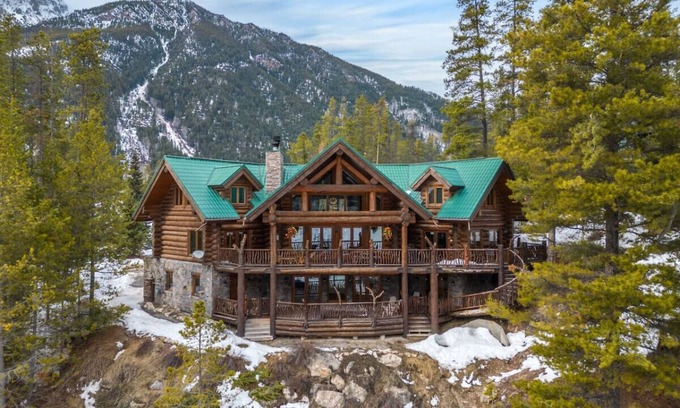 East Kootenay Cabin | Rundlestone Ridge | 13-Person Hot Tub | Ski-In/Out