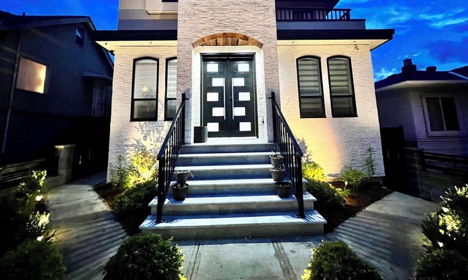 Renfrew-Collingwood Apartment | Rupert House