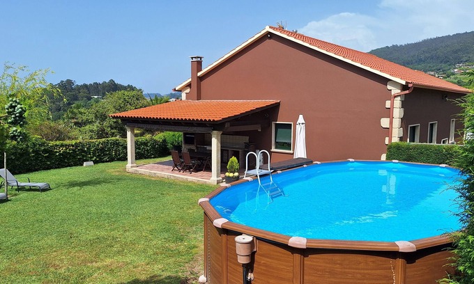 Bueu Ski Chalet | Rural chalet 400 m beach pool barbecue fireplace