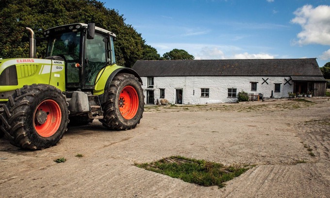 Crosswell House | Rural farm Pembs Nat Park, converted barn, 2 miles to beach and Preselli hills