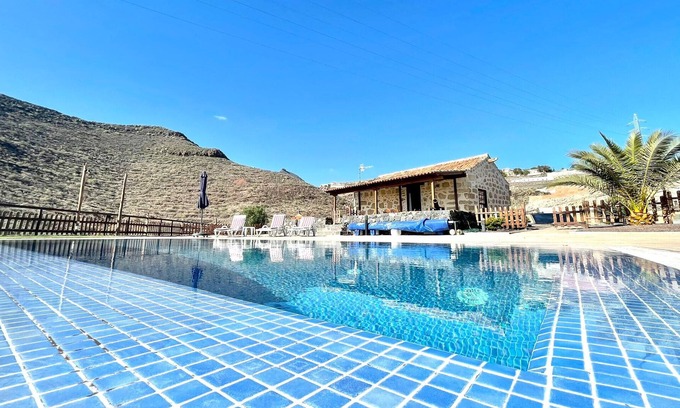 San Miguel de Abona Cottage | Rural house with private pool, BBQ and Ocean View