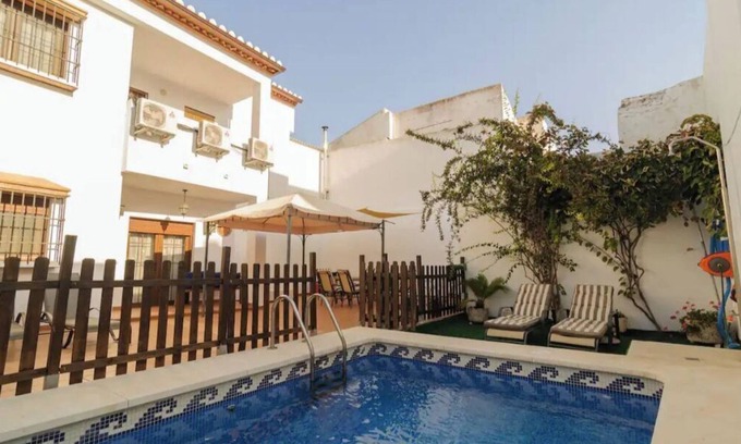 Casabermeja House | Rural house with its own salt water swimming pool, its own patio and barbecue.