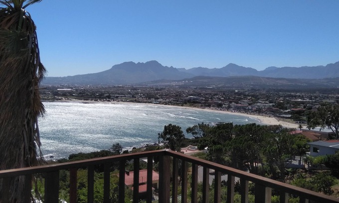Gordon's Bay Apartment | Rusoord Self-Catering Apartment