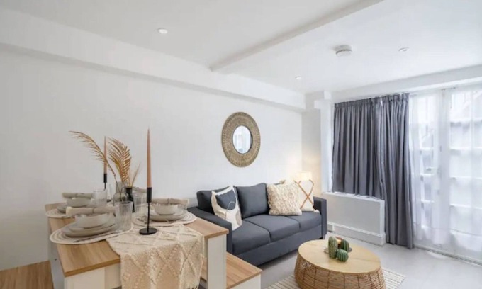 Isle of Dogs Condo | Russell Sq Suite Deluxe 2 Bedroom Flat