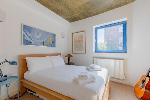 Haggerston Apartment | Rustic 1BD Flat by Regents Canal Heart of Hackney