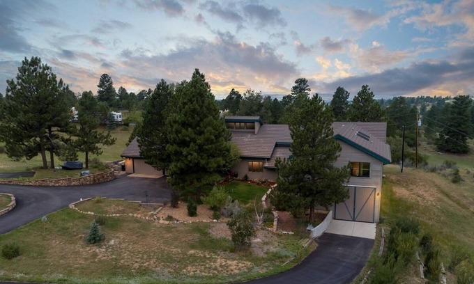 The Pinery House | Rustic 7-bedroom 3-acre Home with Mountain Views