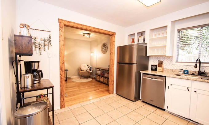 Warner Robins House | Rustic and Serene Home, 3BR, King Bed, Near RAFB