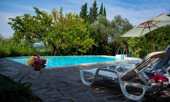 Ghizzano Apartment | Rustic apartment with swimming pool on the Tuscan hills