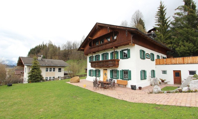 Hopfgarten Markt Apartment | Rustic holiday home on the ski slopes