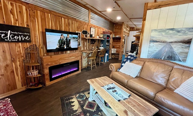 Readyville House | Rustic Barnsuite on the Farm - 2 Suites
