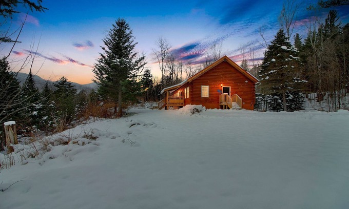 Warren Cabin | Rustic cabin close to Sugarbush w/porch