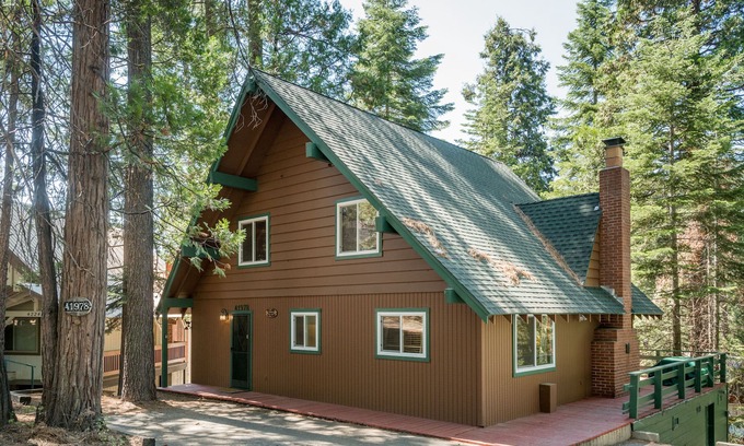 West Village Cabin | Rustic cabin with wood fireplace & gorgeous views - close to Shaver Lake