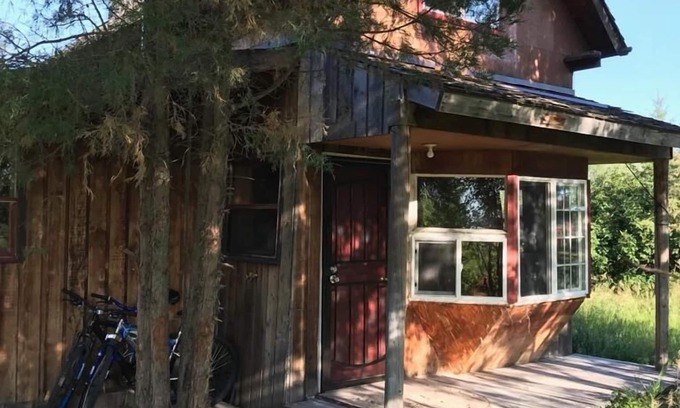 Columbia Falls House | Rustic Chalet 20 minutes from Glacier National Park