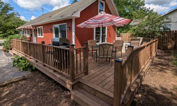 Twin Lakes Apartment | Rustic Cottage Downtown Twin Lakes