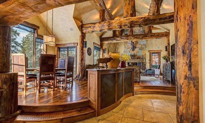 Baldy Mountain House | Rustic-elegance wrapped in custom mountain luxury, steps from Baldy Hiking Trail and shuttle stop
