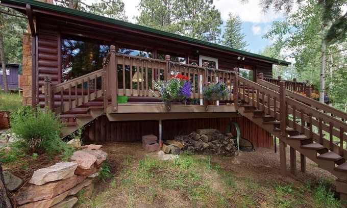 Green Mountain Falls Cabin | Rustic Historic Mountain Cabin by Pikes Peak.