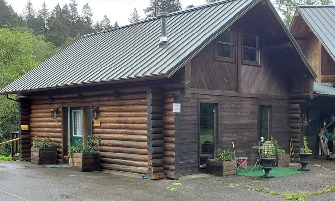 Brookings Cabin | Rustic Lodge - Evergreen Cabin in the Mountains of Brookings