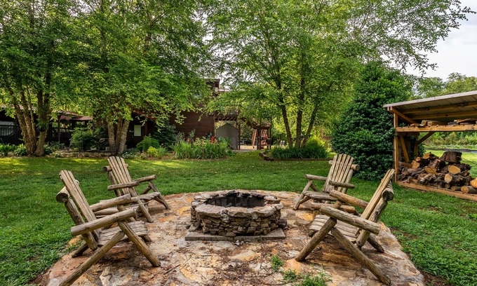 Dial Apartment | Rustic Loft in North Georgia Mountains