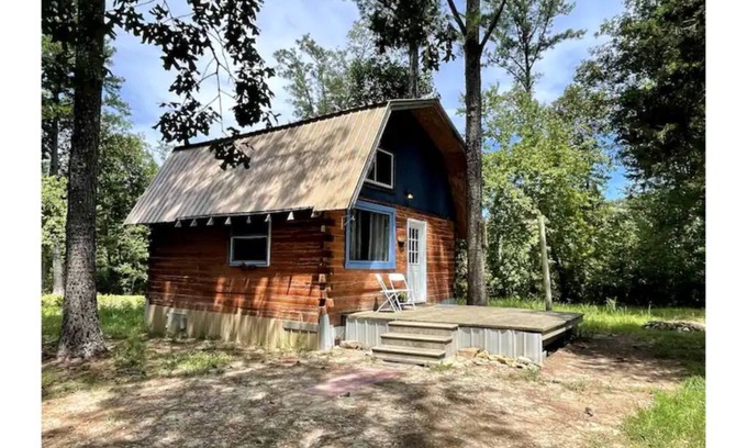 Summertown Cabin | Rustic Log Cabin at End-of-the-Road, on 100 acres