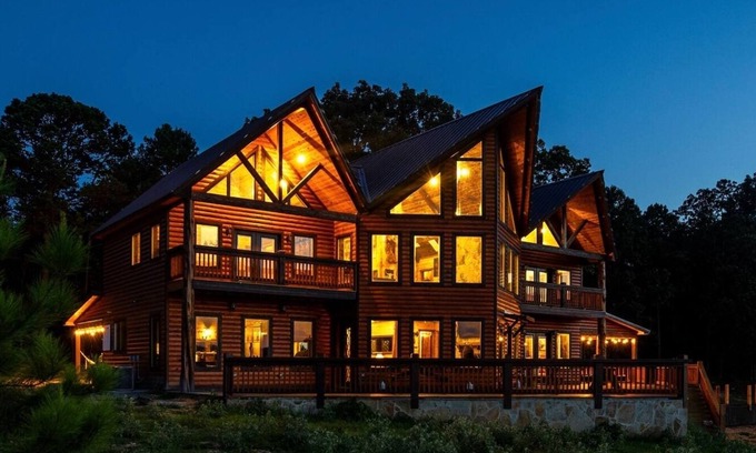 Broken Bow Cabin | Rustic Luxury Lodge Elevated Forest Views Sleeps 18 in Total Comfort