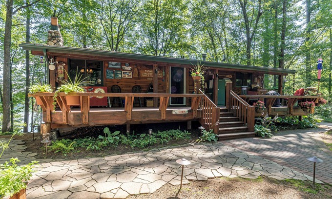 Lake Tomahawk House | Rustic Main House on Horsehead Lake with Snowmobile Access