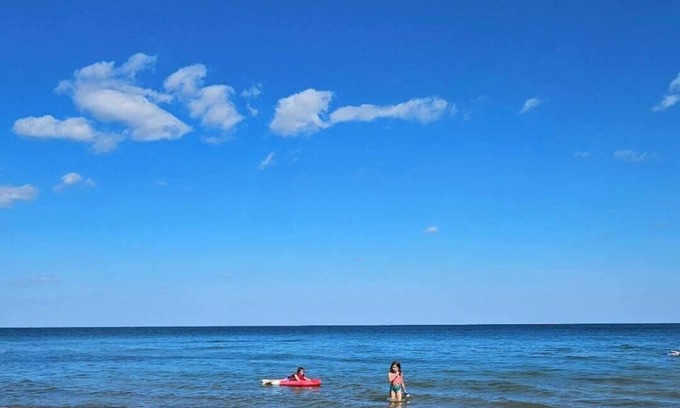 Whitney Township Cottage | Rustic-Modern Lake Huron Retreat: 3BR Sleeps 10, Sandy Beach in Tawas/Au Gres!