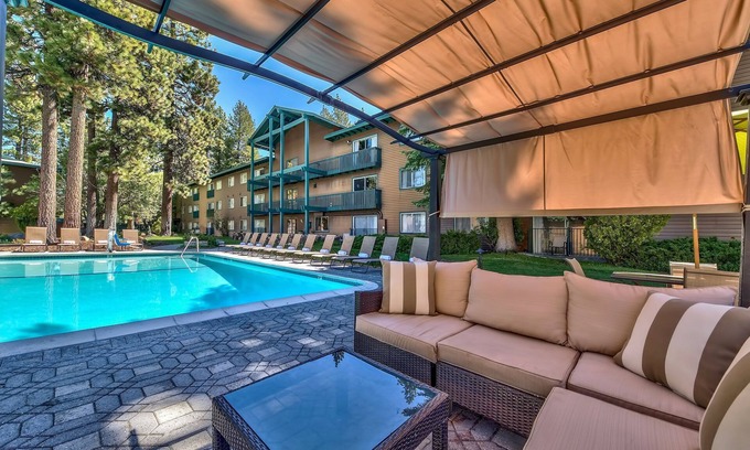 Lakeside Park Condo | Rustic Mountain Condo | Near Ski Lifts