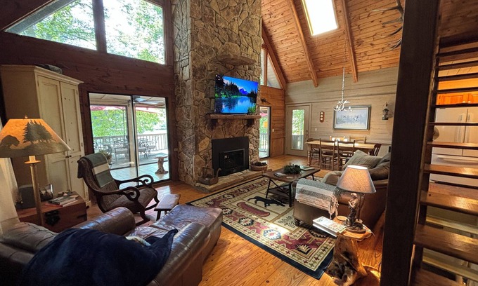 Mountain Rest Cabin | Rustic Mountain Lake Cabin - Pet Friendly, Playstation 5, Fast Internet, Dock