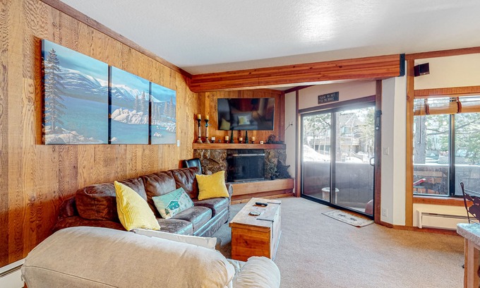 Olympic Valley House | Rustic mountain view condo w/full kitchen - walk to lifts