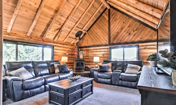 Post Falls House | Rustic Post Falls Cabin Family Friendly!