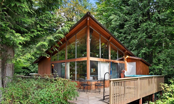Baring House | Rustic River Paradise - 1 Bed 2 Bath Vacation home in Baring