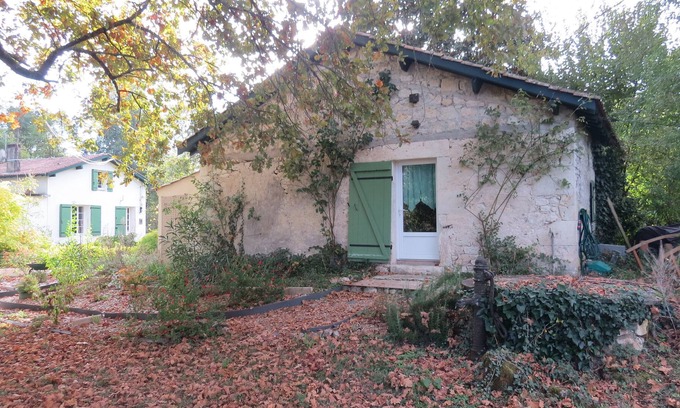 La Sauvetat-du-Dropt House | Rustic Rose Cottage