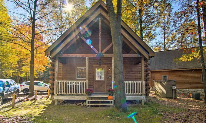 Oceana County Cottage | Rustic Rothbury Cabin w/Resort Amenity Access!