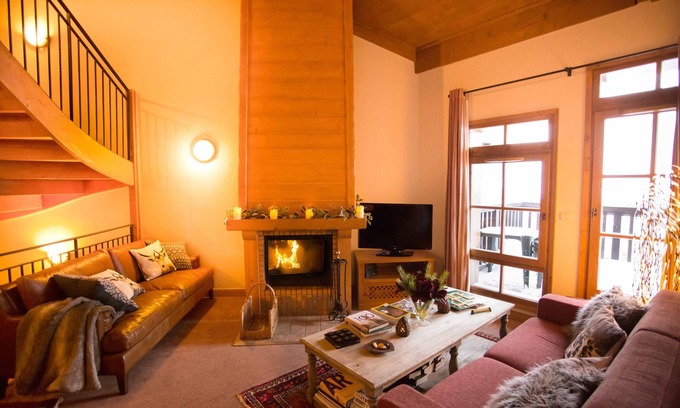 Arc-1950 Apartment | # Rustic, spacious, Ski-In-Ski-Out, Four Bedroom Chalet Apartment in Les Arc1950