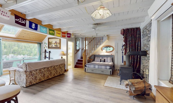 Port Angeles Cabin | Rustic Waterfront Cabin Retreat on Scenic Lake Sutherland