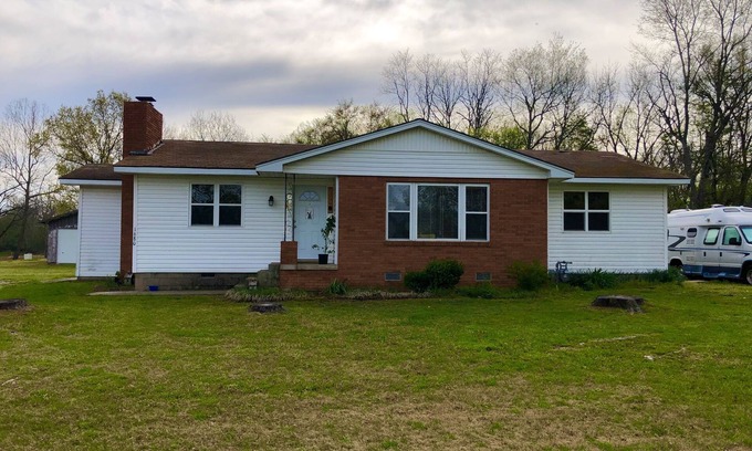 Fayetteville House | Rustic yet Cozy 3 bedroom 1 bath fenced yard & pet friendly. Ample parking