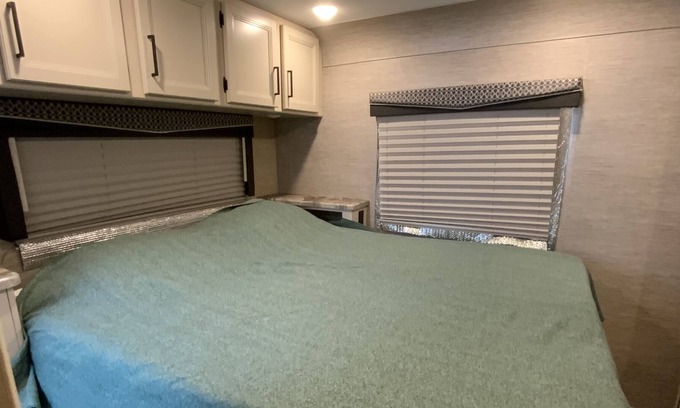 Trenton House | RV in city, pet friendly, close to Ruby Falls, Rock City, Cloudland Canyon.