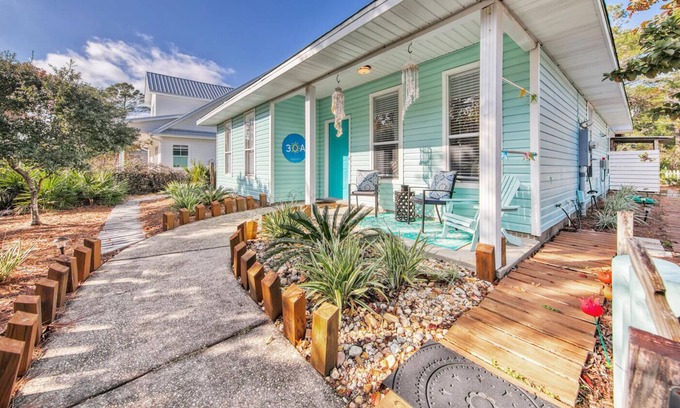 Gulfview Heights House | 🤩 RV Parking |*Restaurants*| Walk to beach | SEPT/OCT. SAVE $$$ Pet Friendly