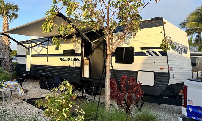 Summerland Key RV Rental | RV with 2 bedrooms ( queen)
