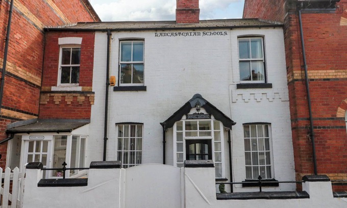 Scarborough Cottage | RYDAL COTTAGE, pet friendly, character holiday cottage in Scarborough