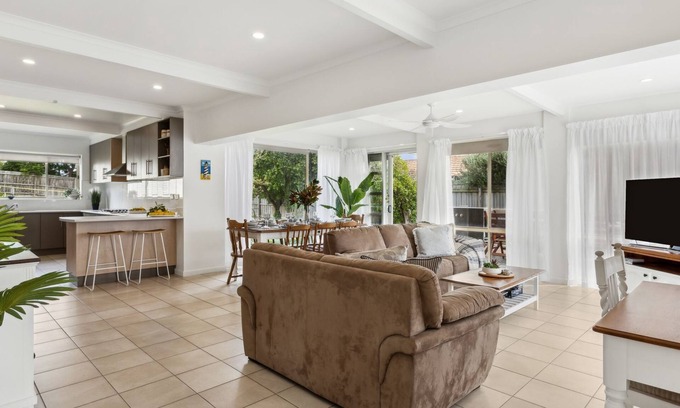 Rye House | Rye Beach Chalet - Downstairs Only