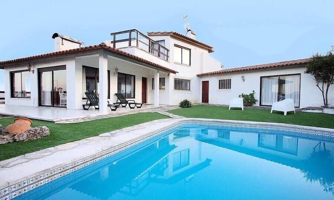 Salir do Porto Villa | Sítio do Louro Villa - Deluxe Villa w/gaming room