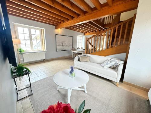 Sedan Apartment | S Baylevéd'Air duplex vue château, Balnéo et sauna