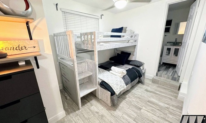 West Palm Beach House | S&H Unlimited West Palm Beach Private 3 Bedroom House