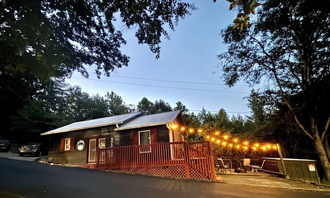 Pigeon Forge Cabin | S'mores Retreat Cabin in Pigeon Forge, TN