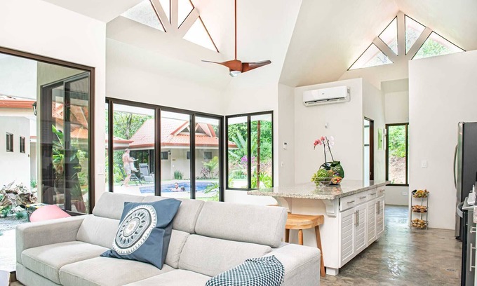 Dominicalito House | Sabitha, Lux Private Jungle Property w/pool w/aircon 5 min from Surf Beach Dominical
