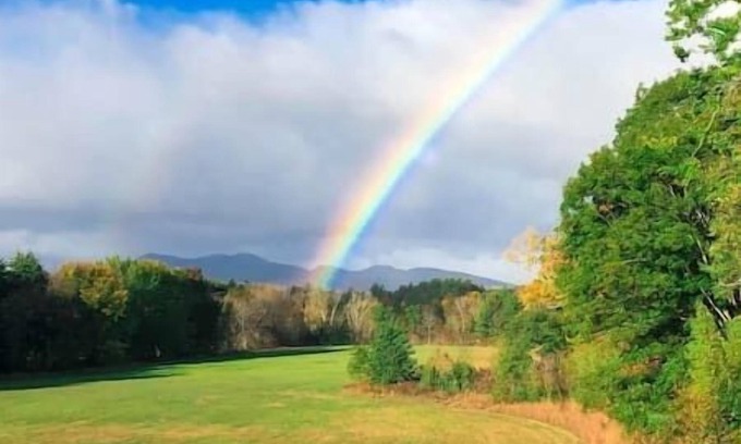 North Conway House | Saco River Escape, private beach, Mountain Views