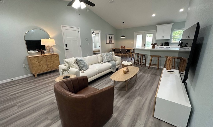 Fellowship House | Saddle Oak Retreat; pet-friendly near WEC and more