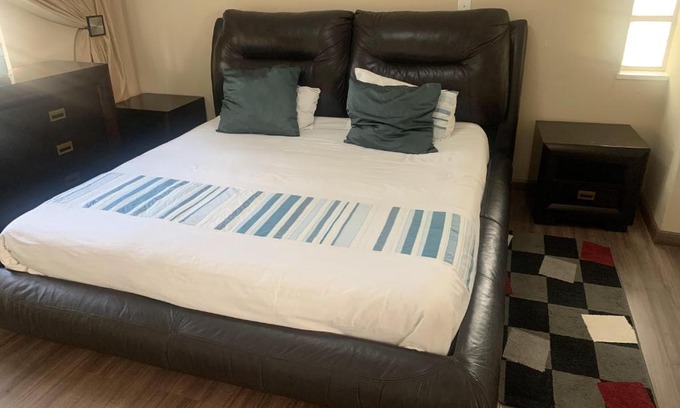 Greater Johannesburg Metropolitan Area House | Safari Deluxe Rooms - elegant rooms with access to beautiful garden & pool