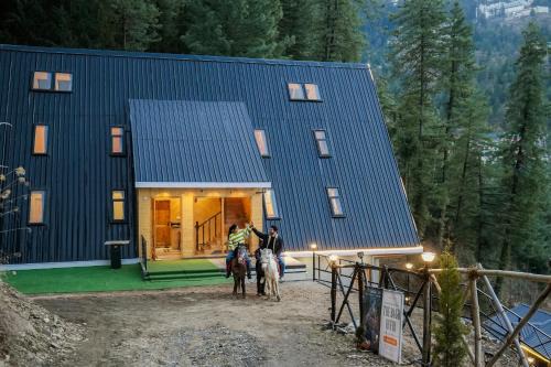 Theog Villa | SaffronStays Bagh Kufri